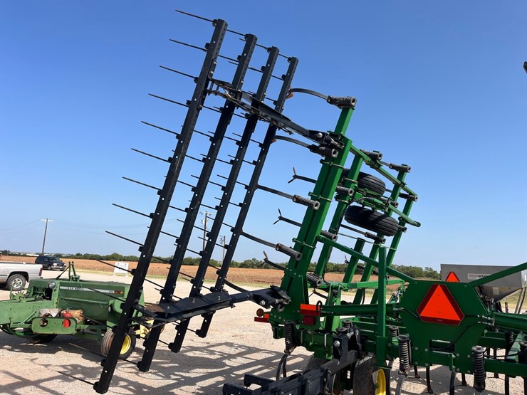 2013-john-deere-2210-image-12