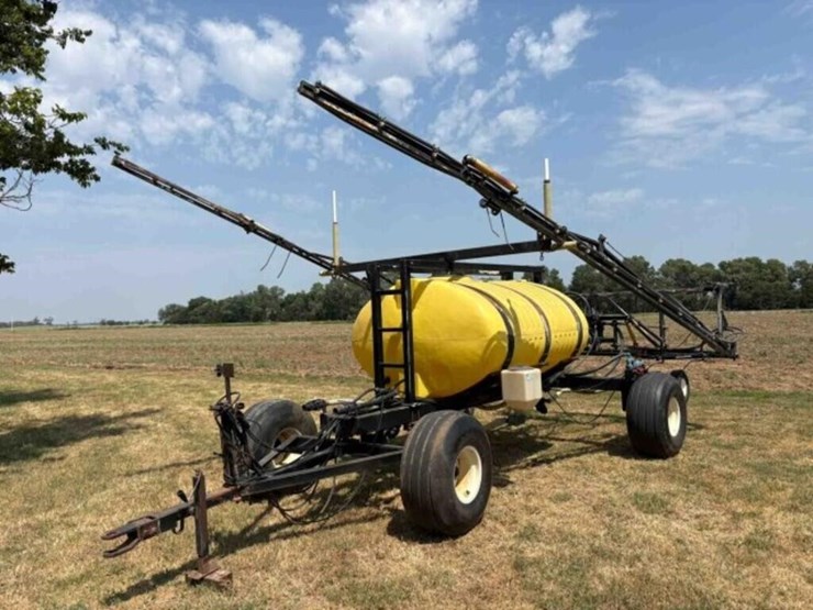 wako-1000-gallon-field-sprayer-image-1