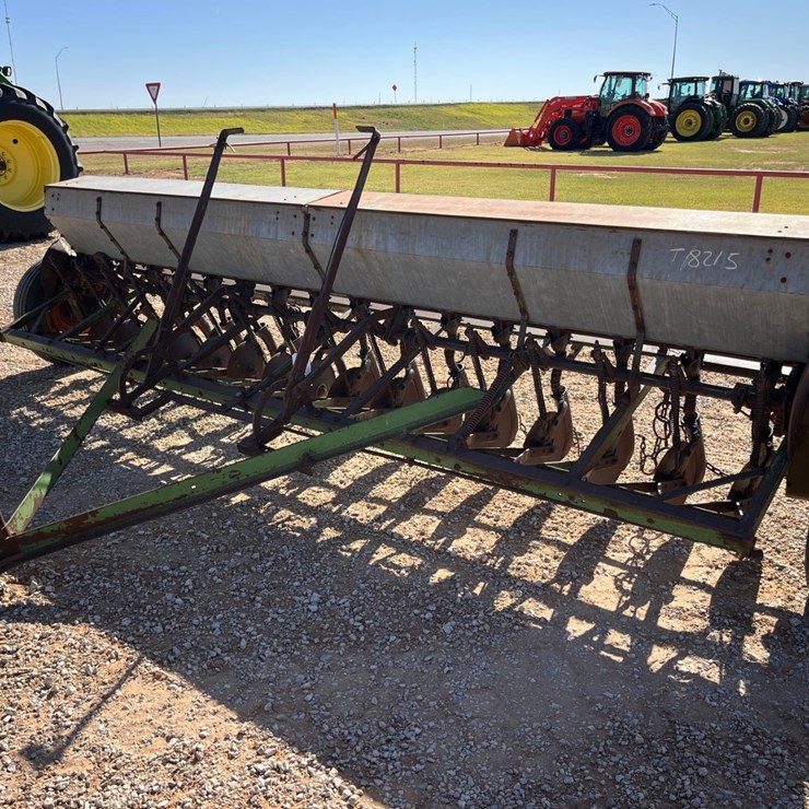 JOHN DEERE B