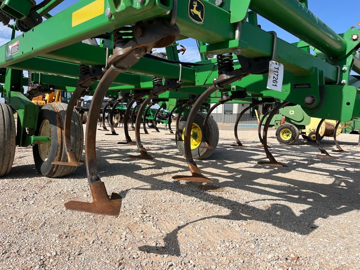 2013-john-deere-2210-image-6