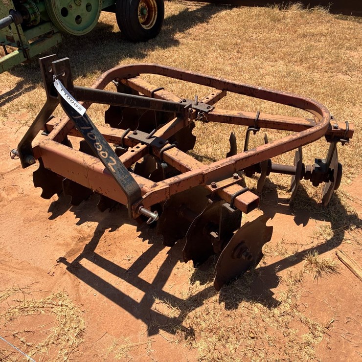 #T10002 • Cattle Chute