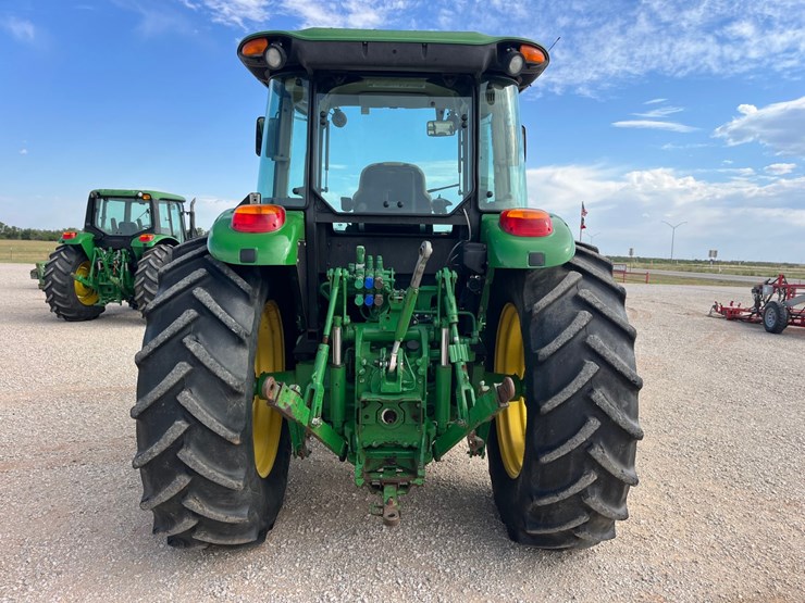 2017-john-deere-6120e-image-13