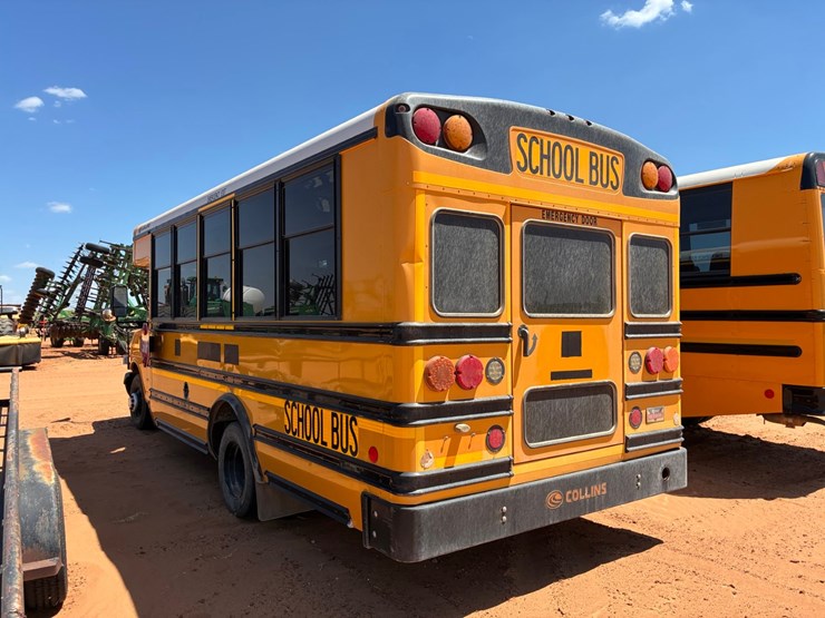 #t8879-•-chevy-bus-image-5