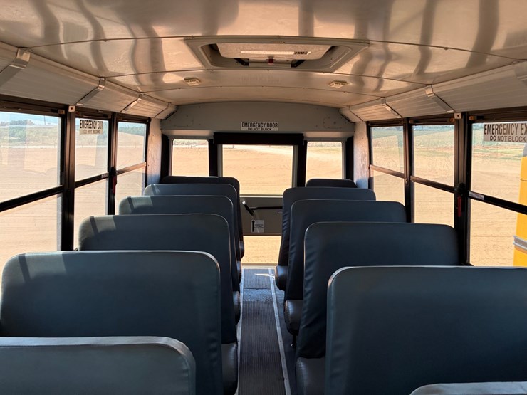 #t8880-•-freightliner-bus-image-15