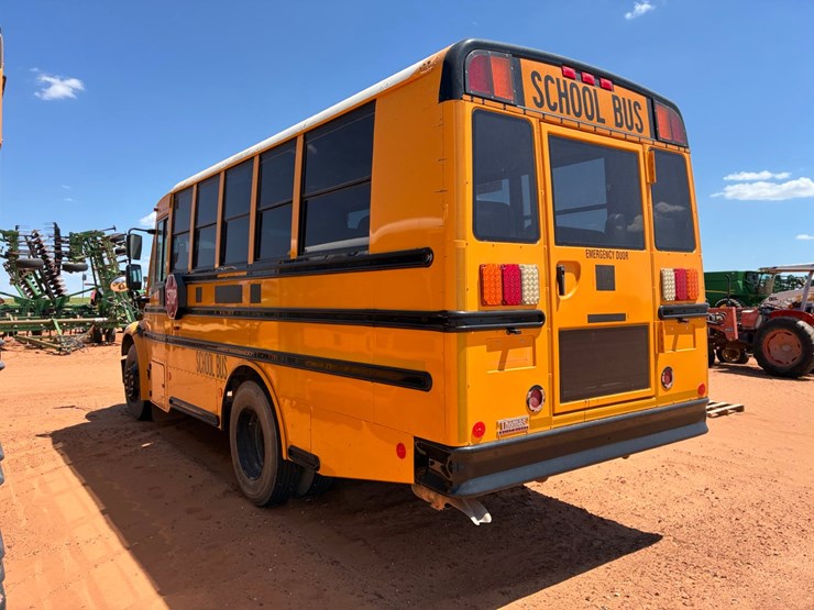 #t8880-•-freightliner-bus-image-5