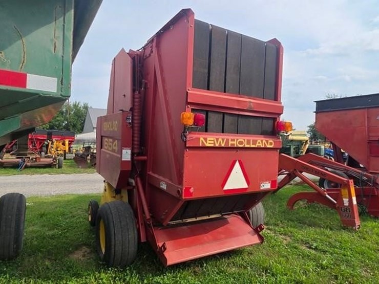 new-holland-654-image-3