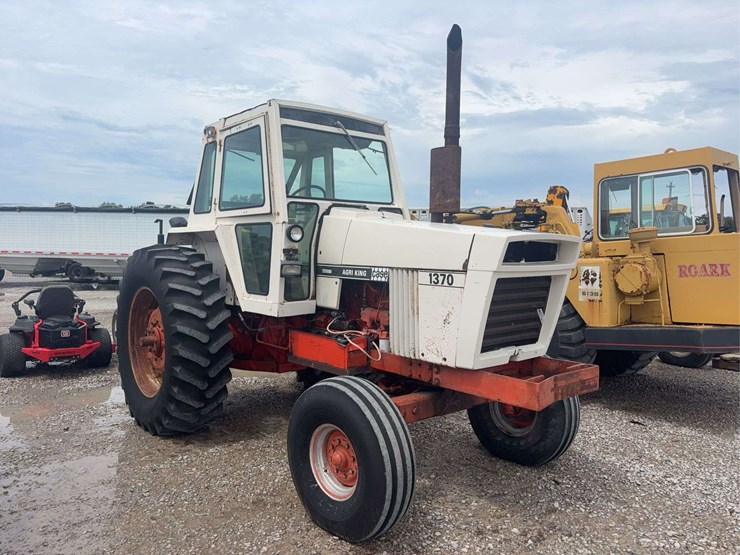 1370-case-tractor,-4716hrs,-small-1000pto,-3pt,-2-remotes,-20.8x38-tires,-s/n:-8740139-image-2