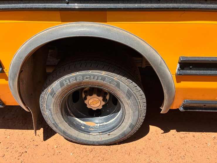 #t8879-•-chevy-bus-image-3