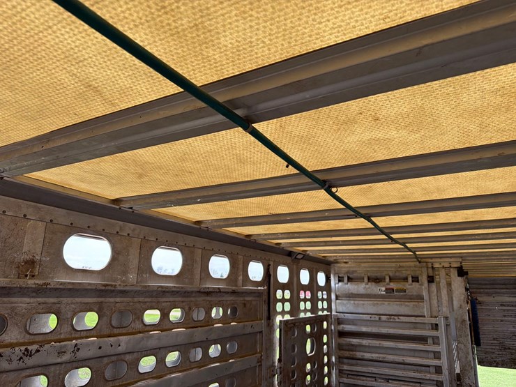 2016-wilson-livestock-trailer-image-64