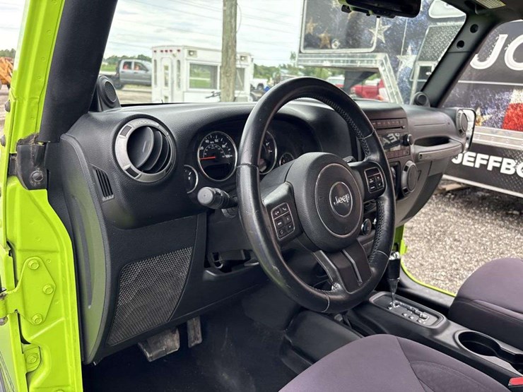 2013-jeep-wrangler-image-17