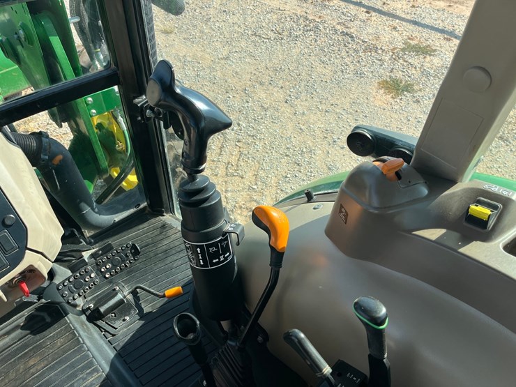 2019-john-deere-5075e-image-19