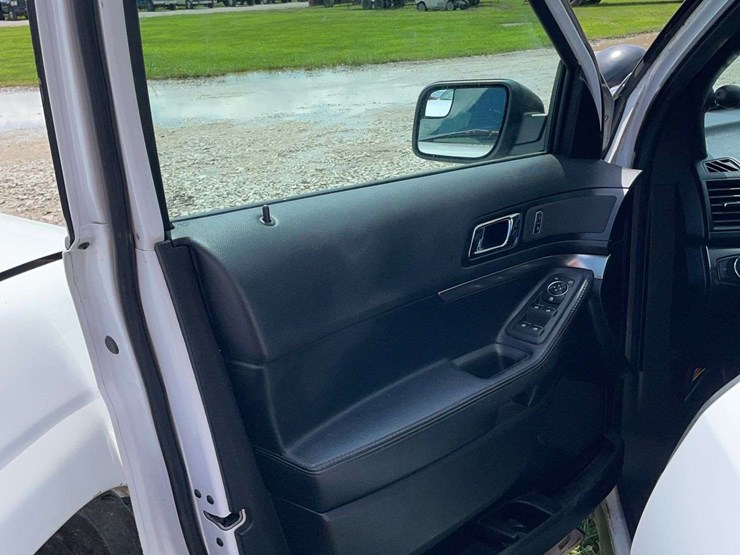 2017-ford-explorer-image-9