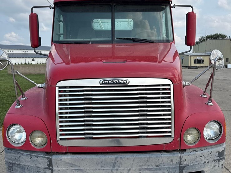 1999-freightliner-columbia-semi-truck-image-23