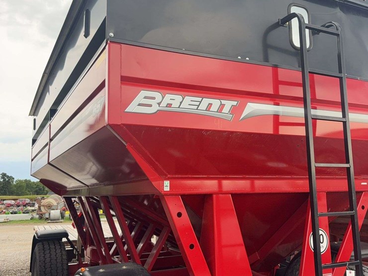 brendt-657-gravity-wagon-roll-tarp,-left-hand-unload,-fenders,-lights-&-brakes,-445/65r22.5-tires,-has-few-dings-on-unloading-side-image-6