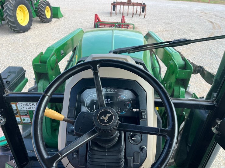 2017-john-deere-6120e-image-24
