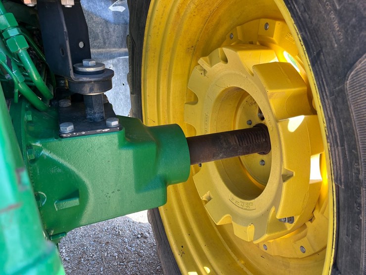 2014-john-deere-6210r-image-15