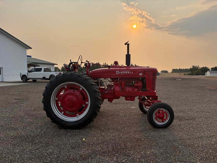 farmall-m-tractor-image-4