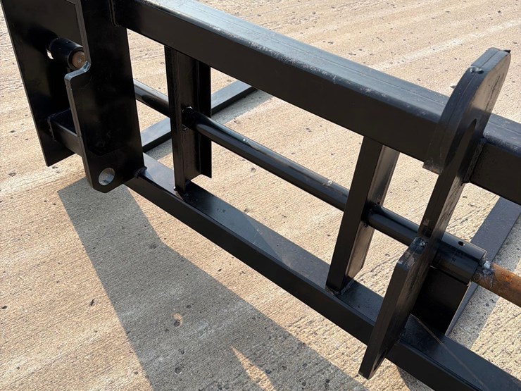 m&j-volvo-mount-pallet-forks-image-9