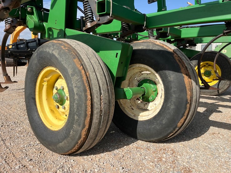 2013-john-deere-2210-image-7