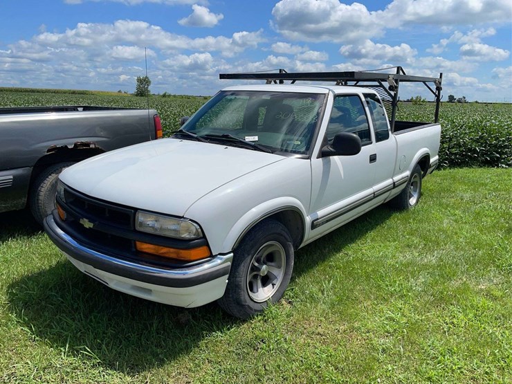 1998-chevrolet-s10-image-1
