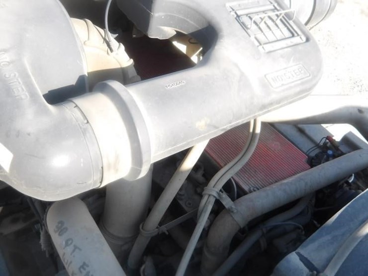 2002-international-5500i-6x4-dump-truck-image-11