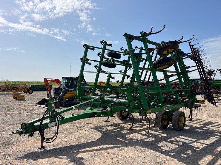 2013-john-deere-2210-image-1