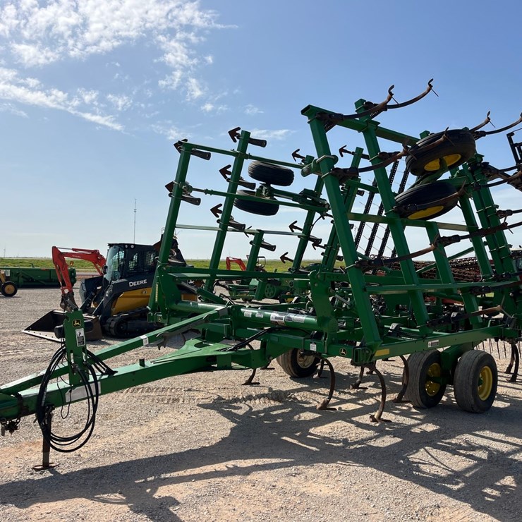 2013 JOHN DEERE 2210