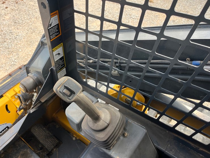 2018-deere-317g-image-18