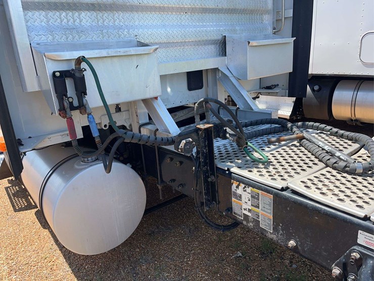2022-kenworth-t680-image-5