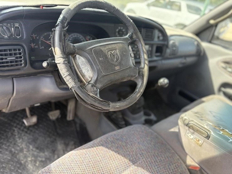 2001-dodge-2500-image-17