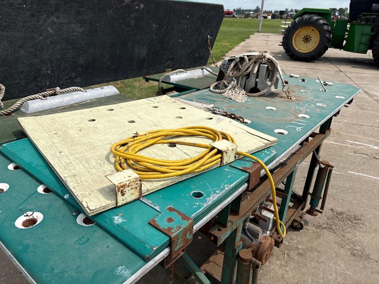 douglas-tilt-master-hoof-trimming-table-image-8