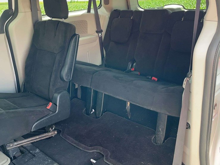 2014-dodge-grand-caravan-image-11