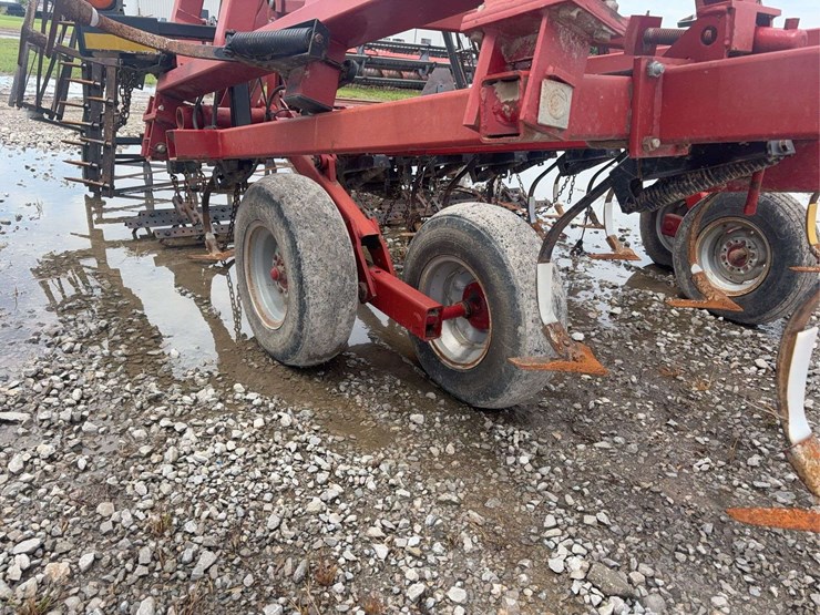 case-4300-field-cultivator-30ft,-5-bar-harrow-and-basket,-c-shank,-walking-tandems-image-5