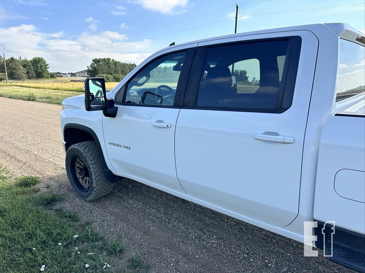2021-chevrolet-silverado-2500hd-lt-image-10