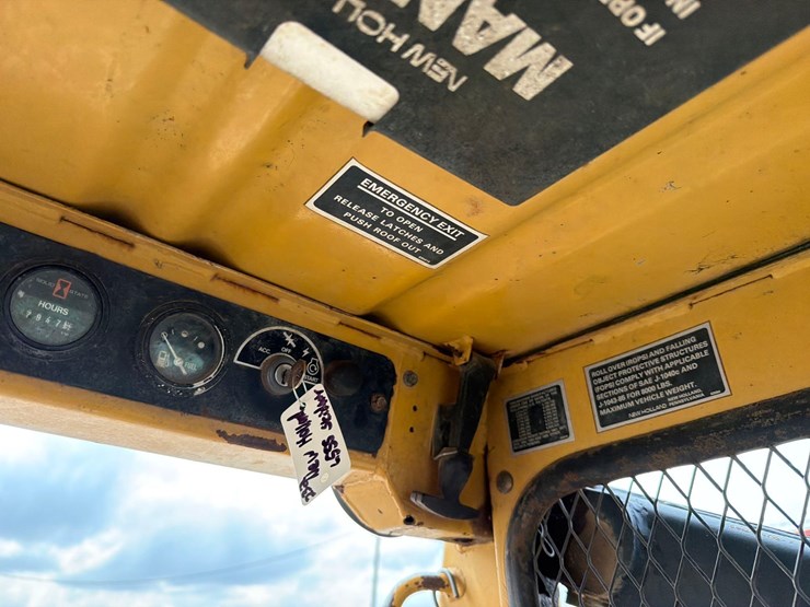 new-holland-l555-image-25