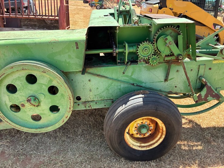 john-deere-336-image-7
