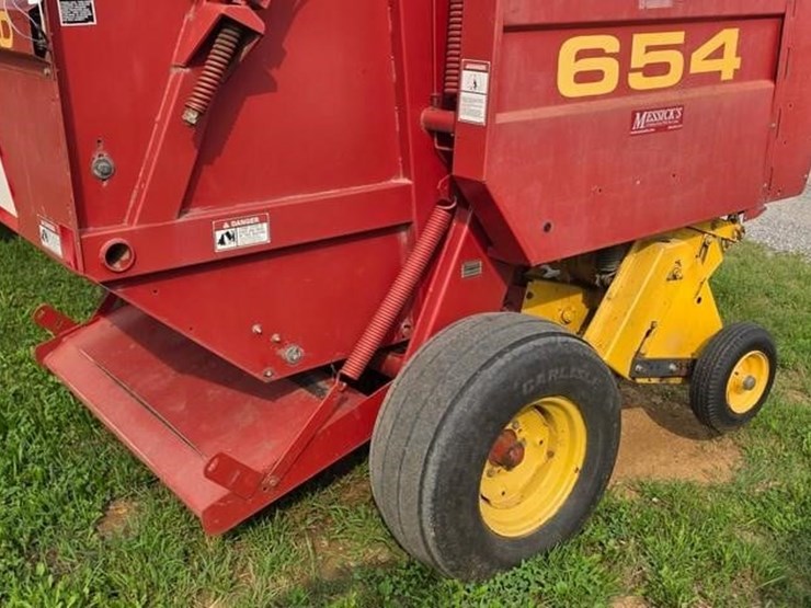 new-holland-654-image-9