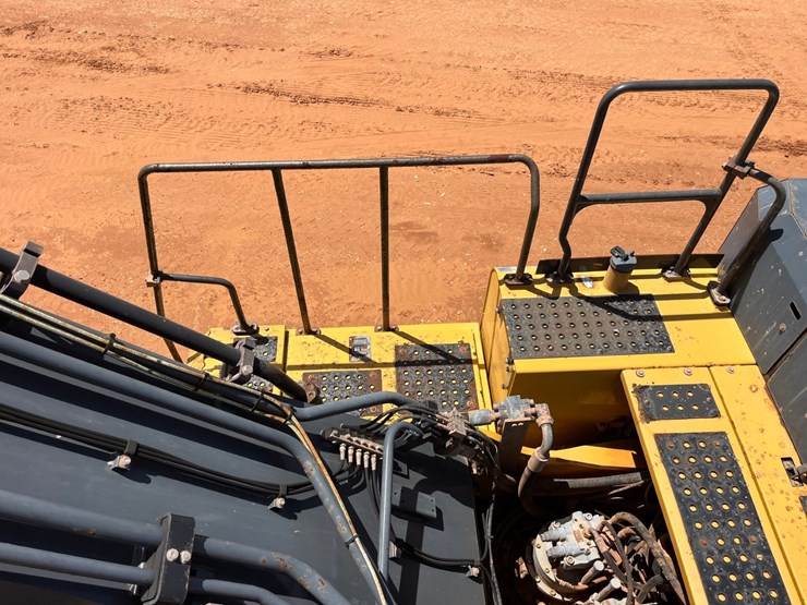 #t8699-•-2018-deere-470g-image-32