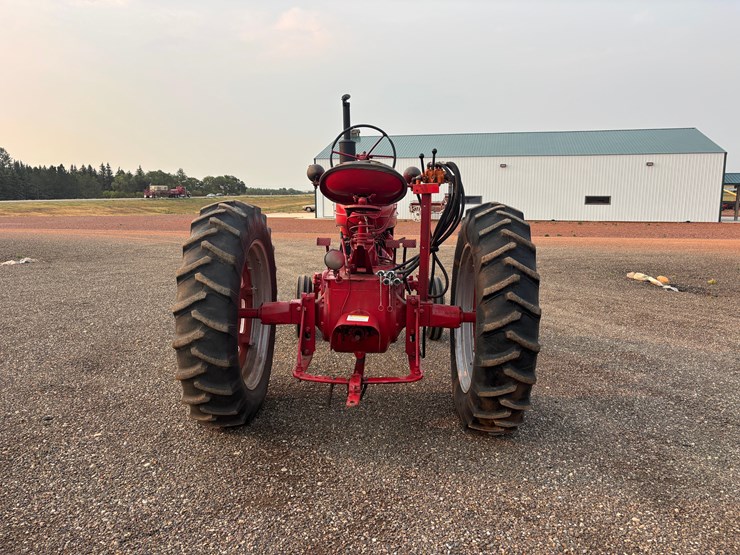 farmall-m-tractor-image-6