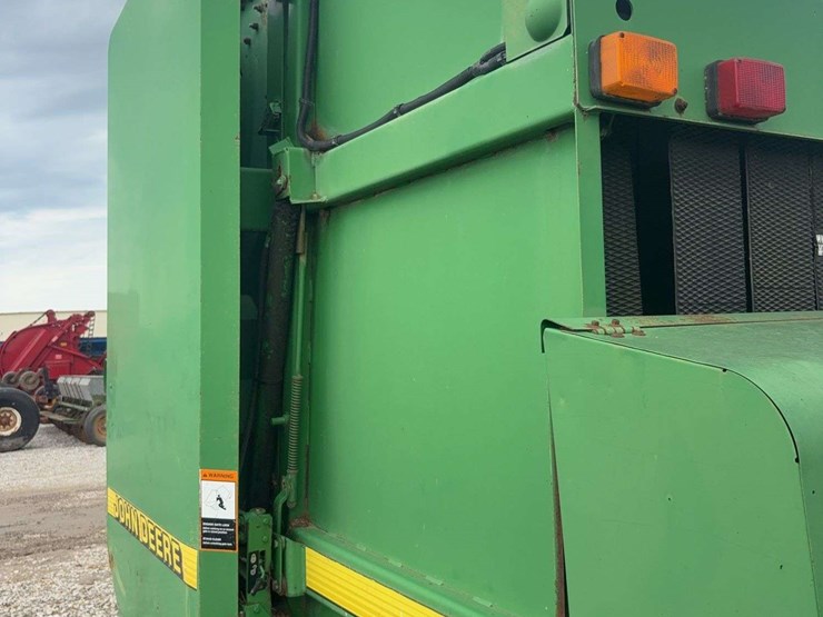 2026-john-deere-566-image-12