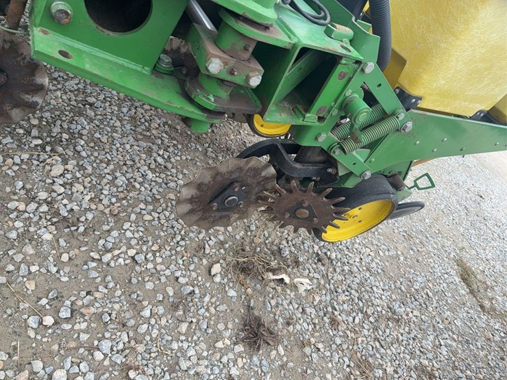 john-deere-7200-image-7