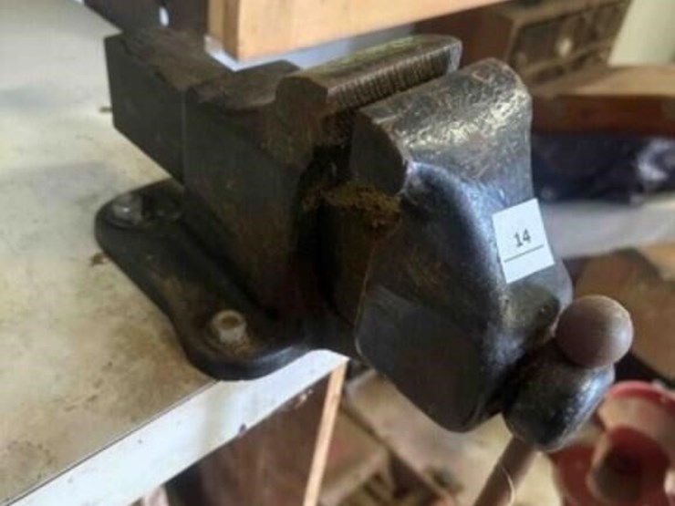 work-bench-vise-image-1