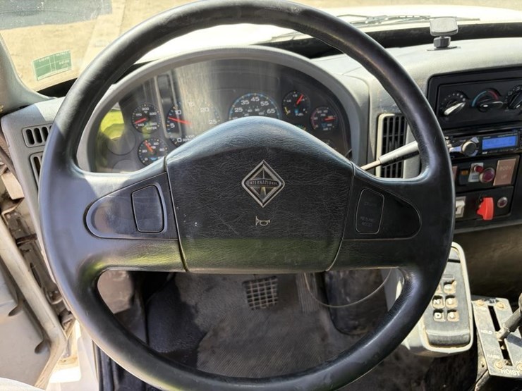 2003-international-durastar-4300-image-13