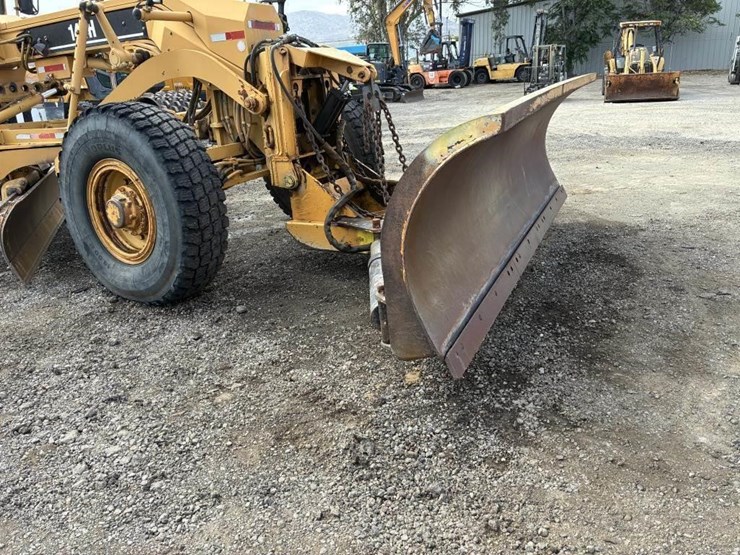 2010-caterpillar-143h-image-6