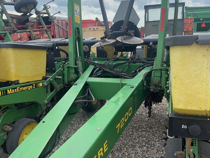 john-deere-7200-image-12