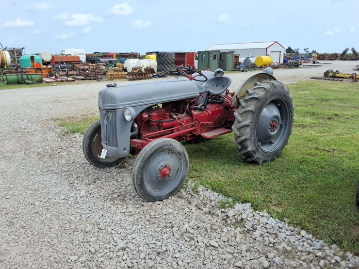 1950-ford-8n-image-1