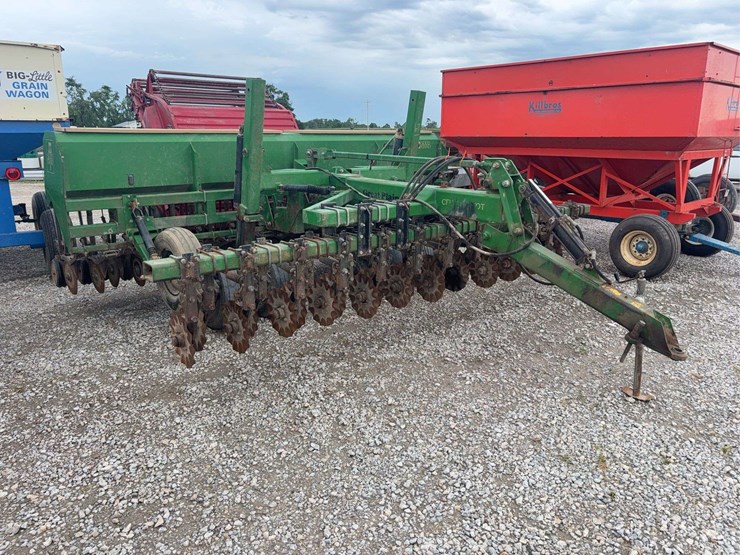 great-plains-15ft-no-till-drill,-7.5''-spacing,-narrow-press-wheels-in-box,-pull-type,-tandem-axle-image-3