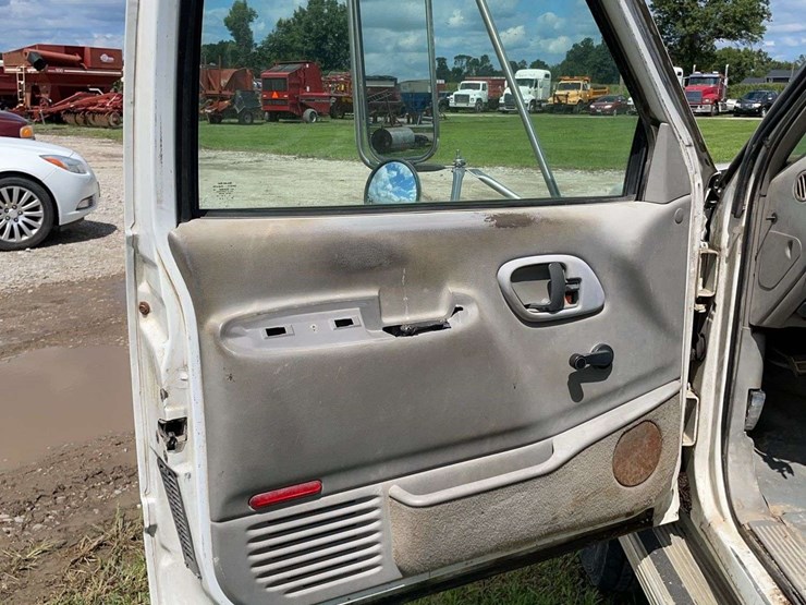 2000-chevrolet-3500-image-8
