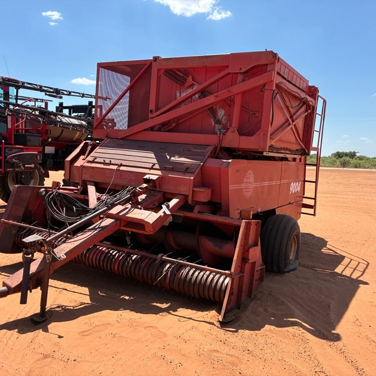 #T8899 • Peanut Combine