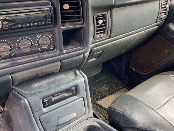 2002-gmc-sierra-3500-image-6
